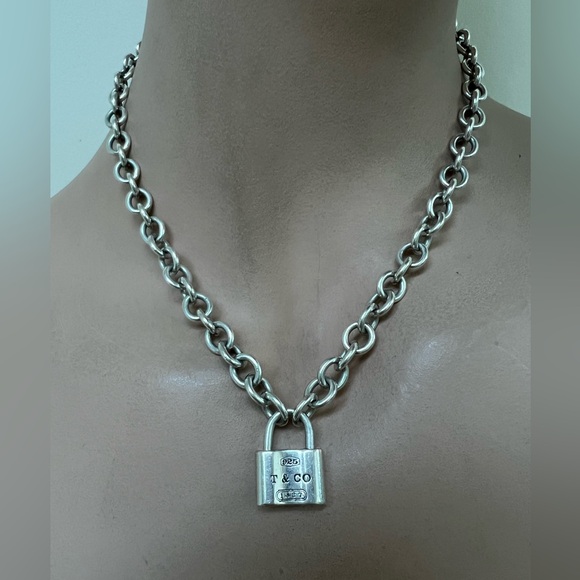 🔴Authentic TIFFANY & CO RARE Vintage Sterling Silver Padlock Link Necklace 🔴 - Picture 4 of 12